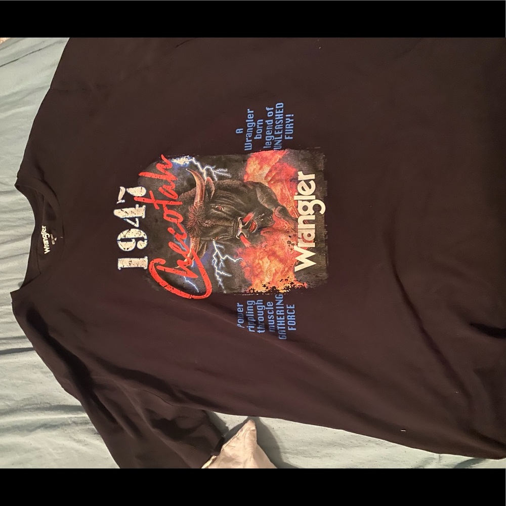 Black wrangler tshirt